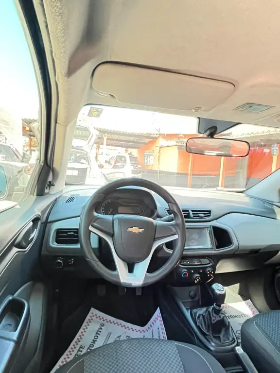 CHEVROLET Onix Hatch - Foto