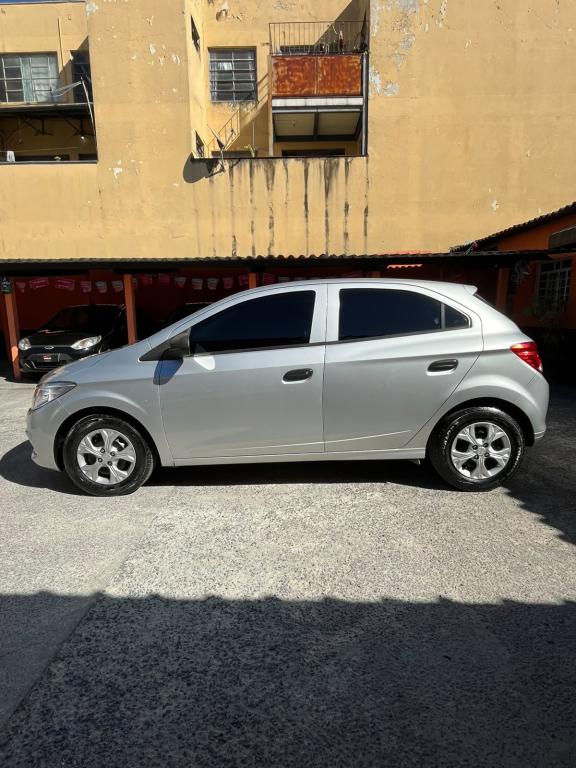 CHEVROLET Onix Hatch - Foto