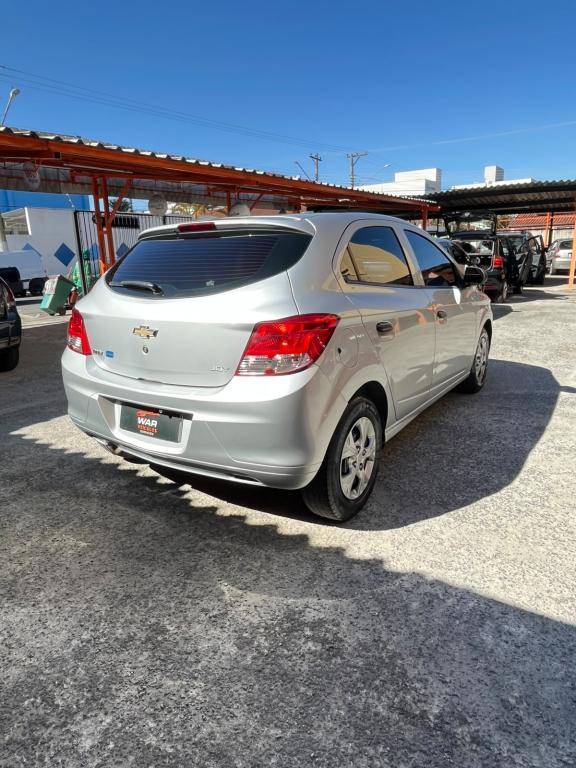 CHEVROLET Onix Hatch - Foto