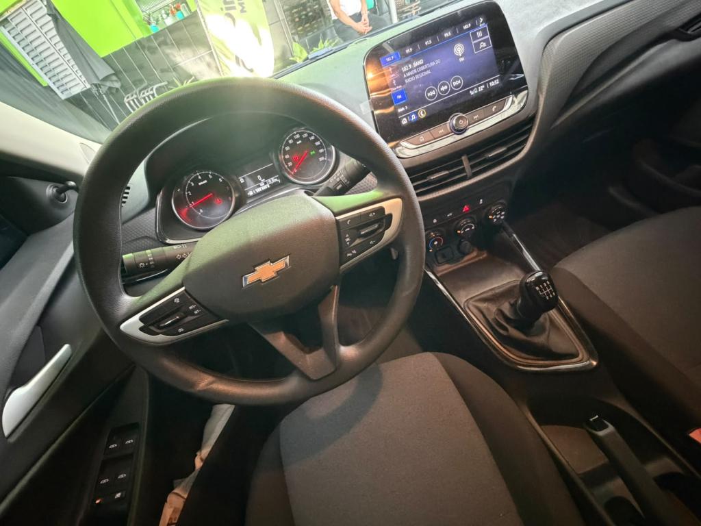 CHEVROLET Onix Hatch - Foto