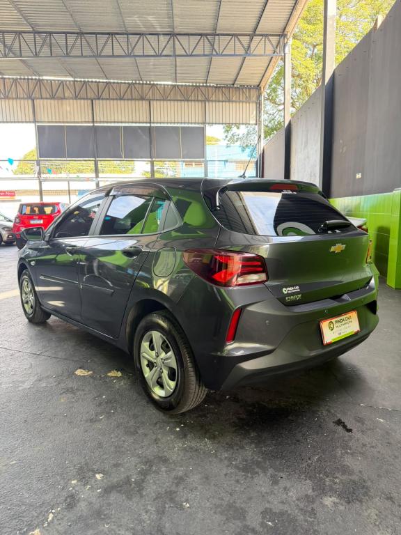 CHEVROLET Onix Hatch - Foto