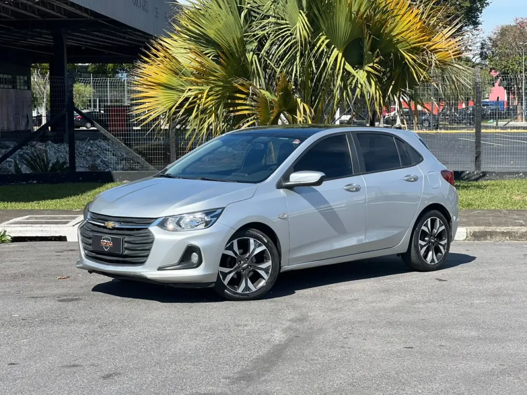 CHEVROLET Onix Hatch - Foto