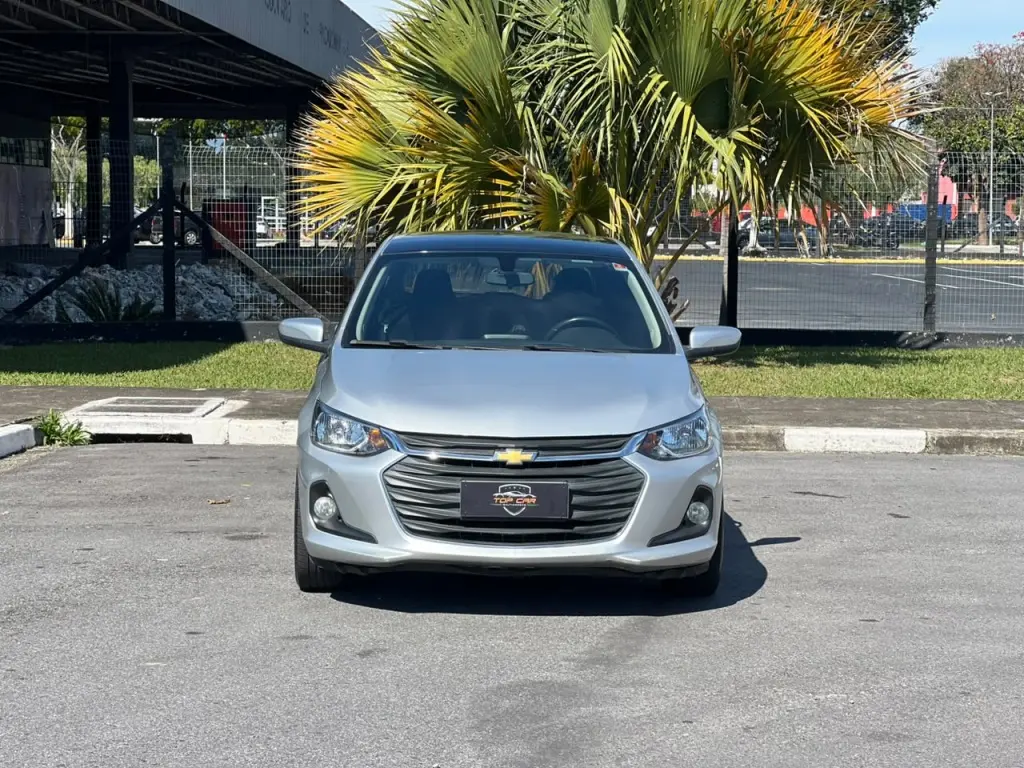 CHEVROLET Onix Hatch - Foto