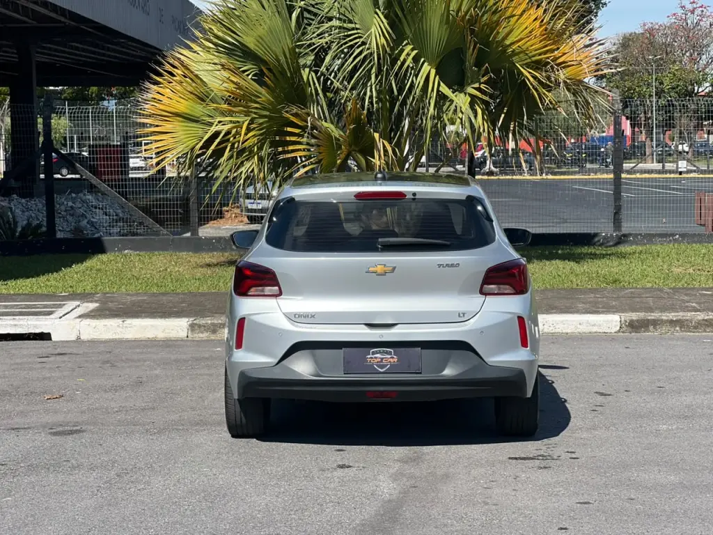 CHEVROLET Onix Hatch - Foto