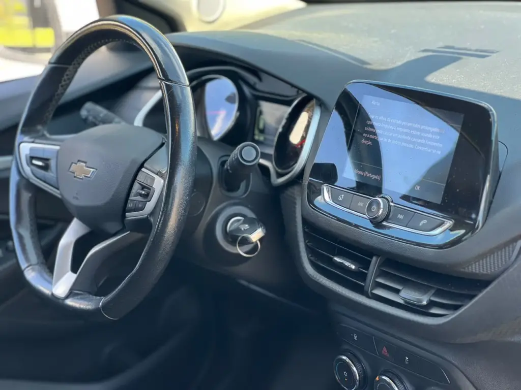 CHEVROLET Onix Hatch - Foto