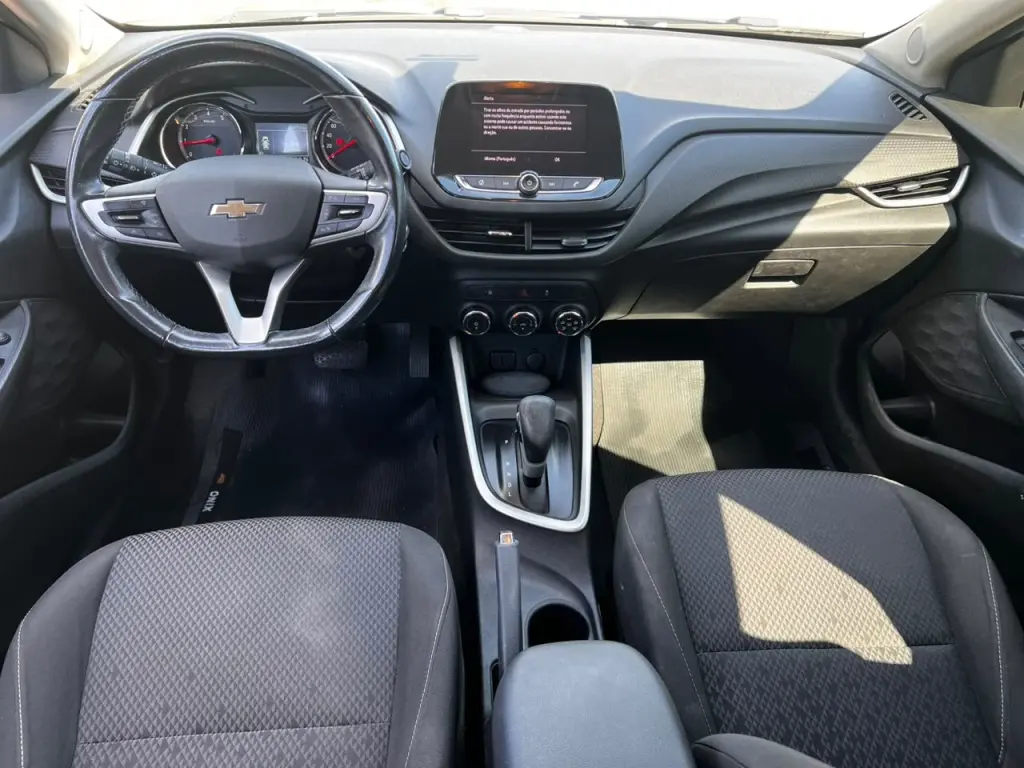 CHEVROLET Onix Hatch - Foto