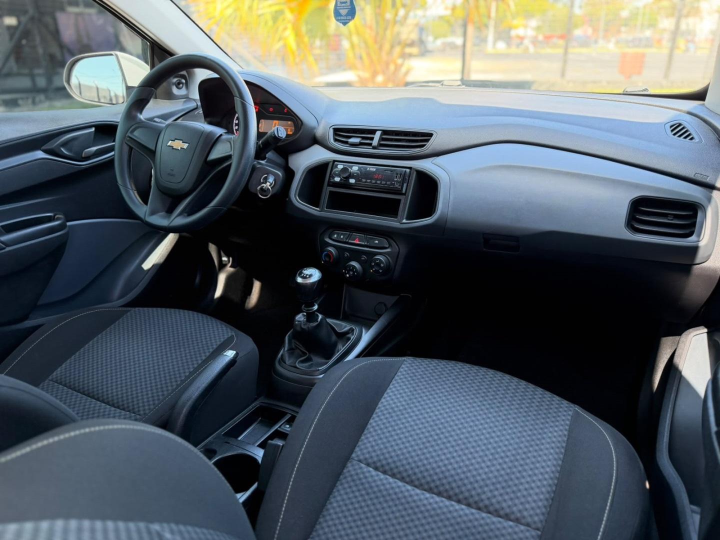 CHEVROLET Onix Hatch - Foto