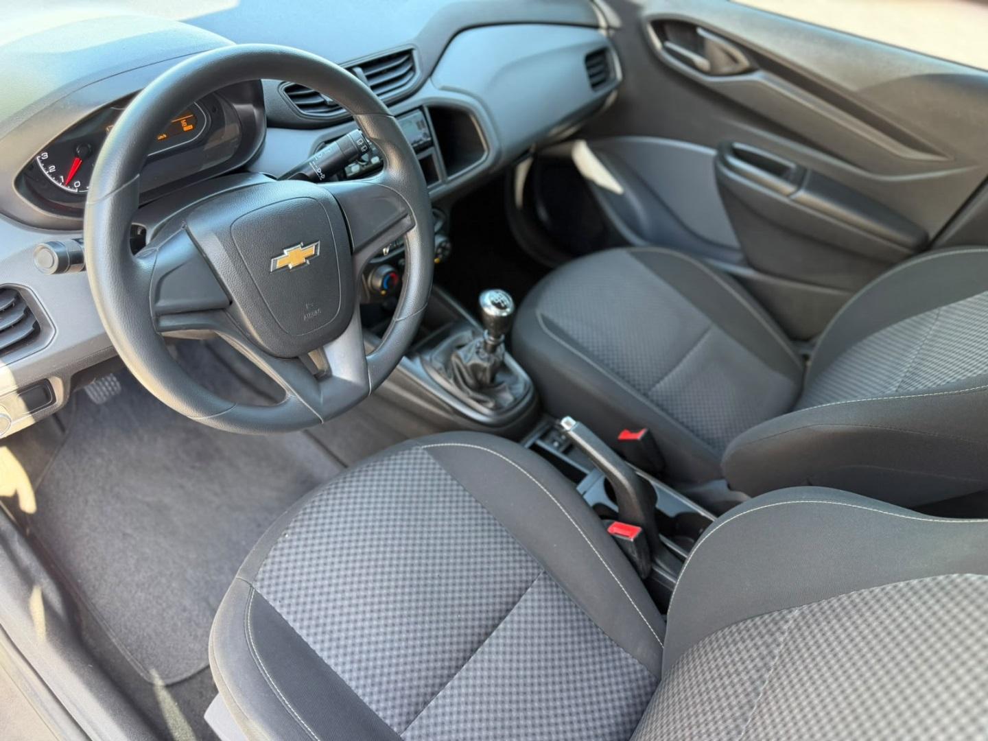 CHEVROLET Onix Hatch - Foto