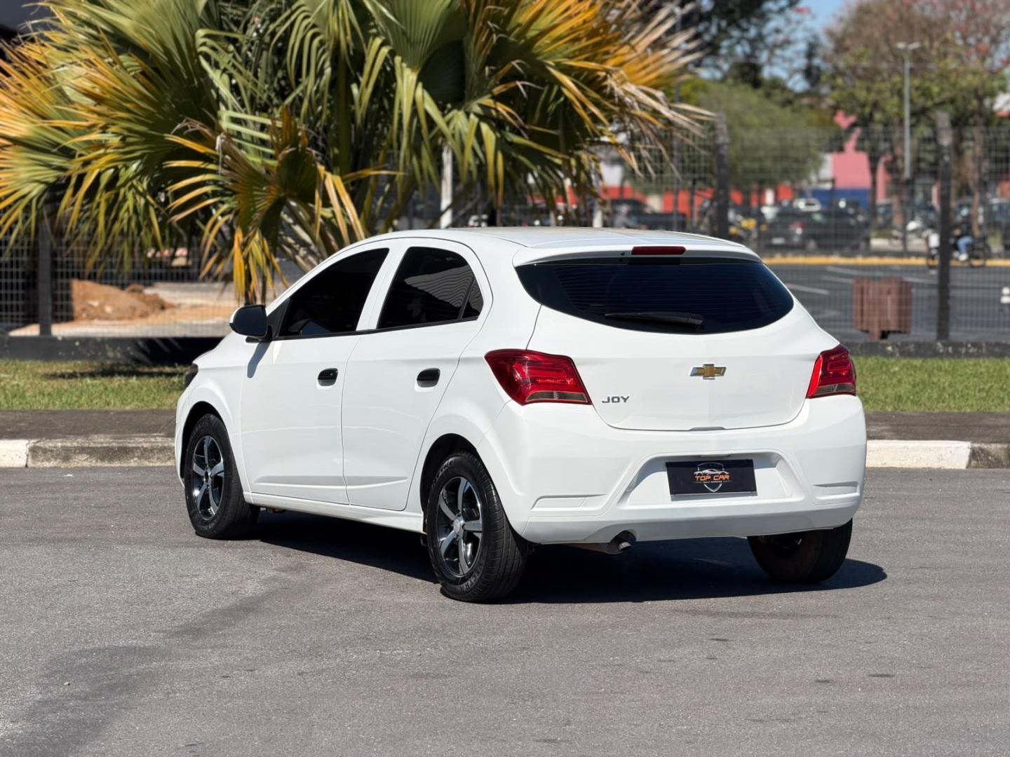 CHEVROLET Onix Hatch - Foto