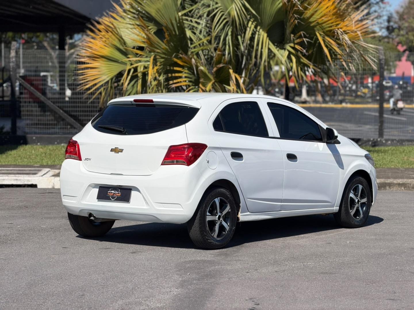 CHEVROLET Onix Hatch - Foto