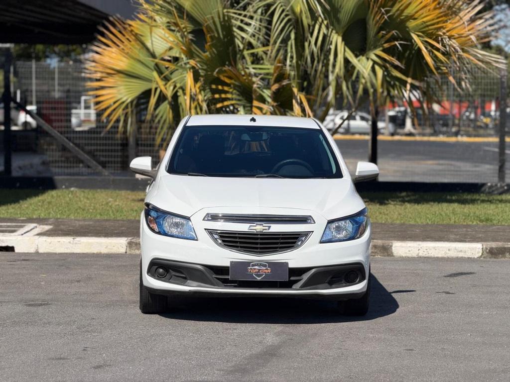 CHEVROLET Onix Hatch - Foto
