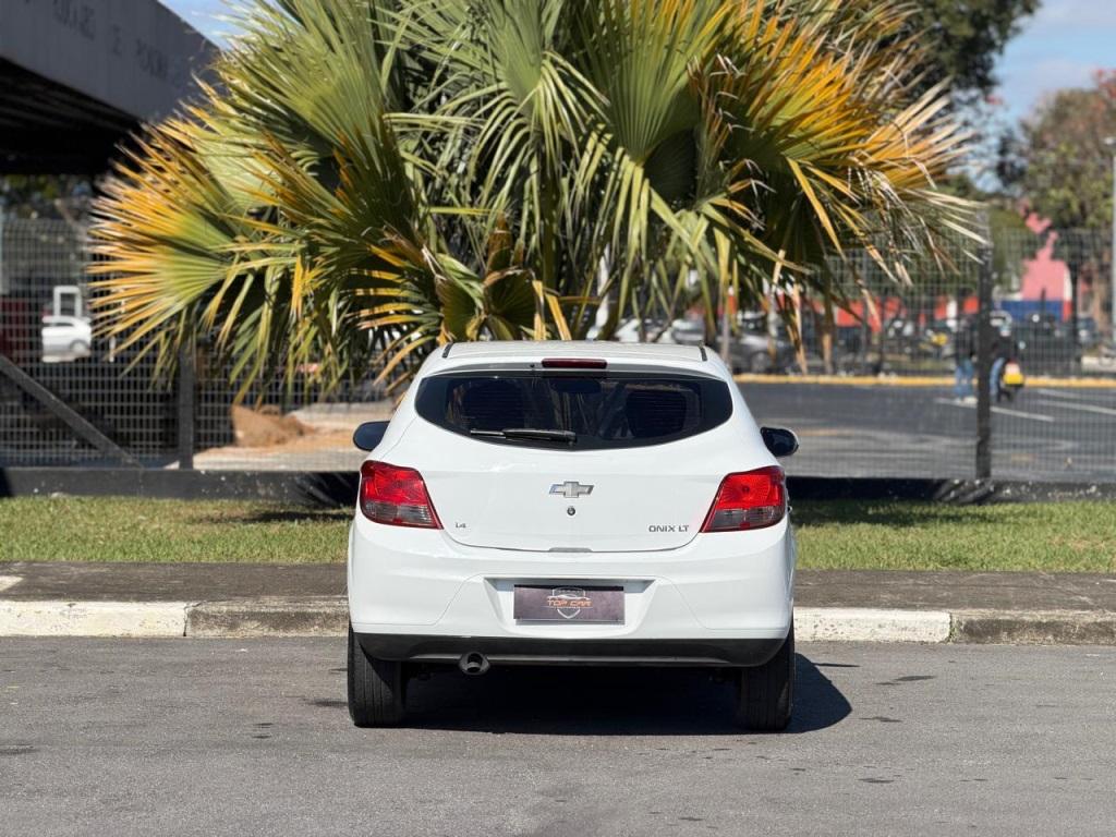 CHEVROLET Onix Hatch - Foto