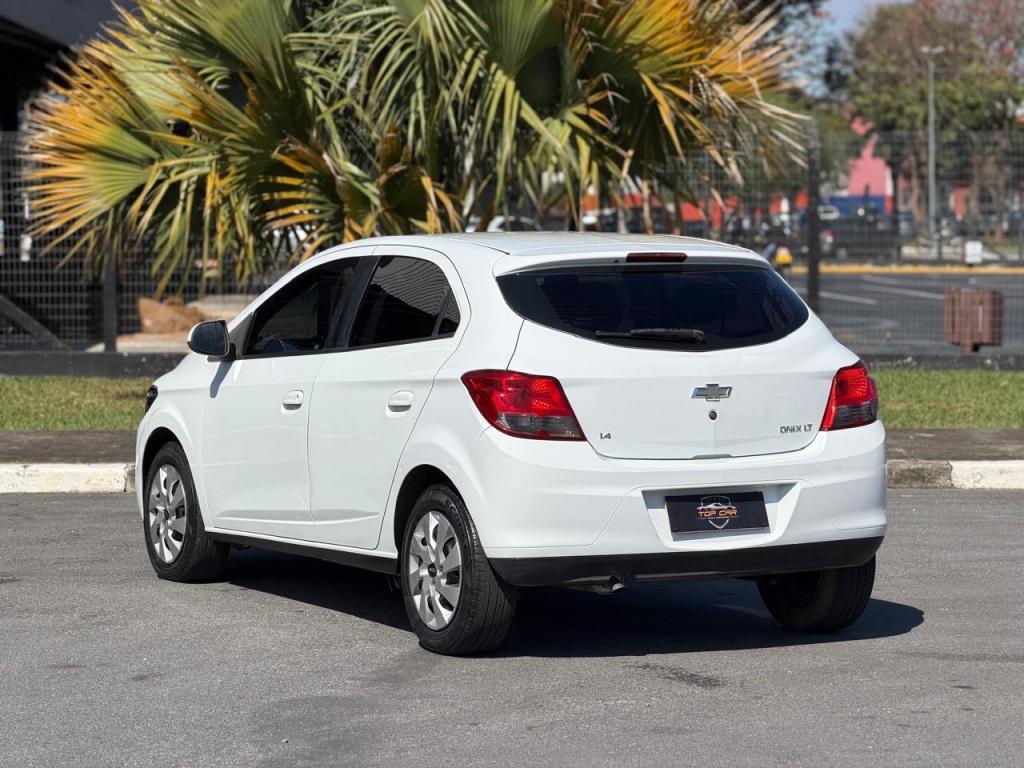 CHEVROLET Onix Hatch - Foto