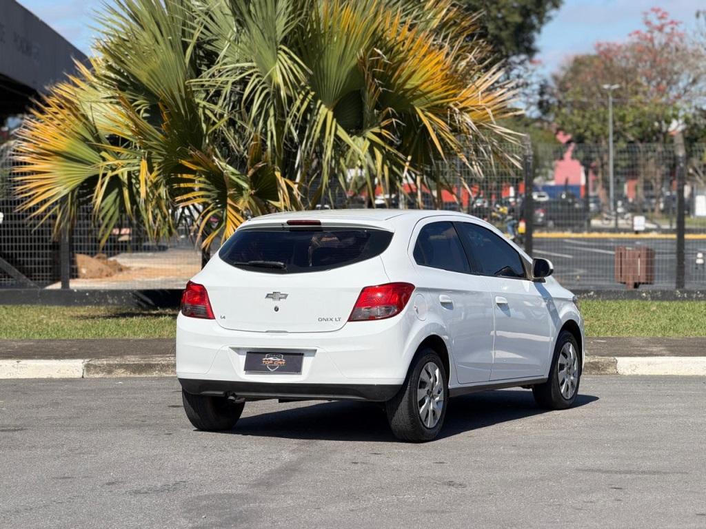 CHEVROLET Onix Hatch - Foto