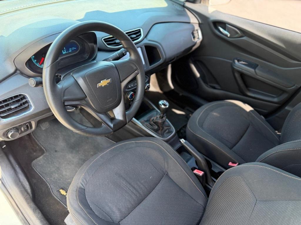 CHEVROLET Onix Hatch - Foto