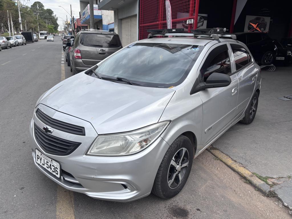 CHEVROLET Onix Hatch - Foto