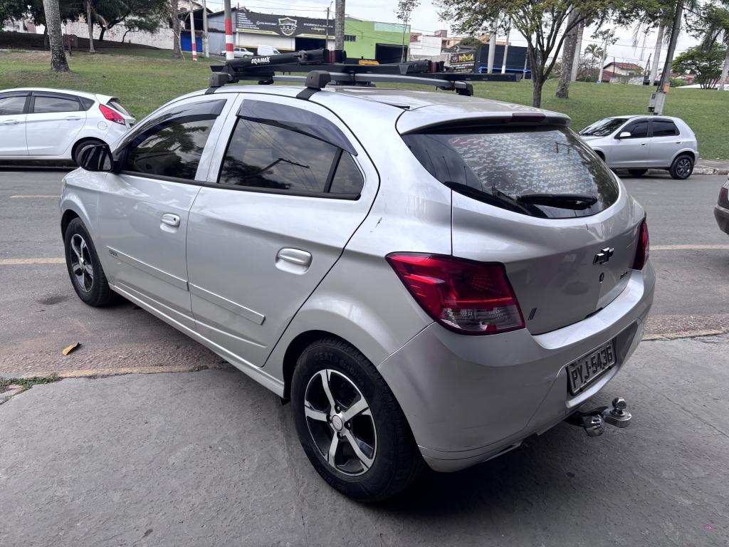 CHEVROLET Onix Hatch - Foto