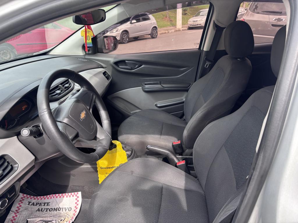CHEVROLET Onix Hatch - Foto