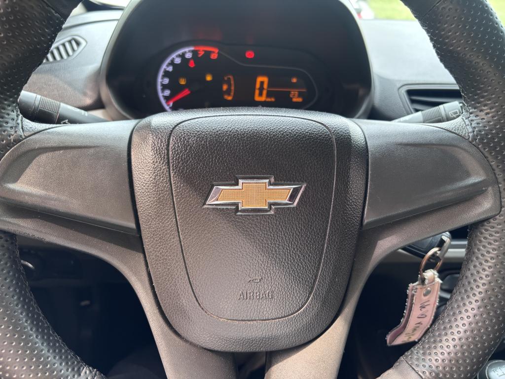CHEVROLET Onix Hatch - Foto
