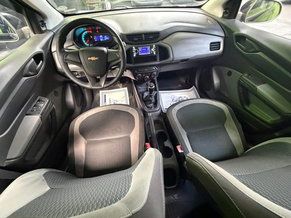 CHEVROLET Onix Hatch - Foto