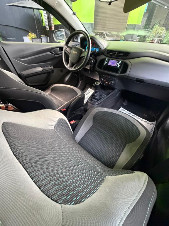 CHEVROLET Onix Hatch - Foto