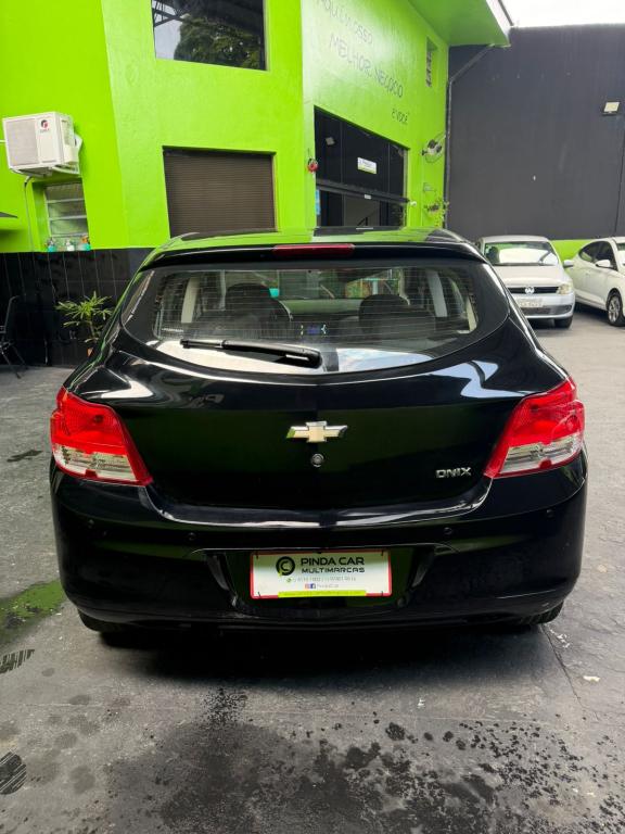 CHEVROLET Onix Hatch - Foto