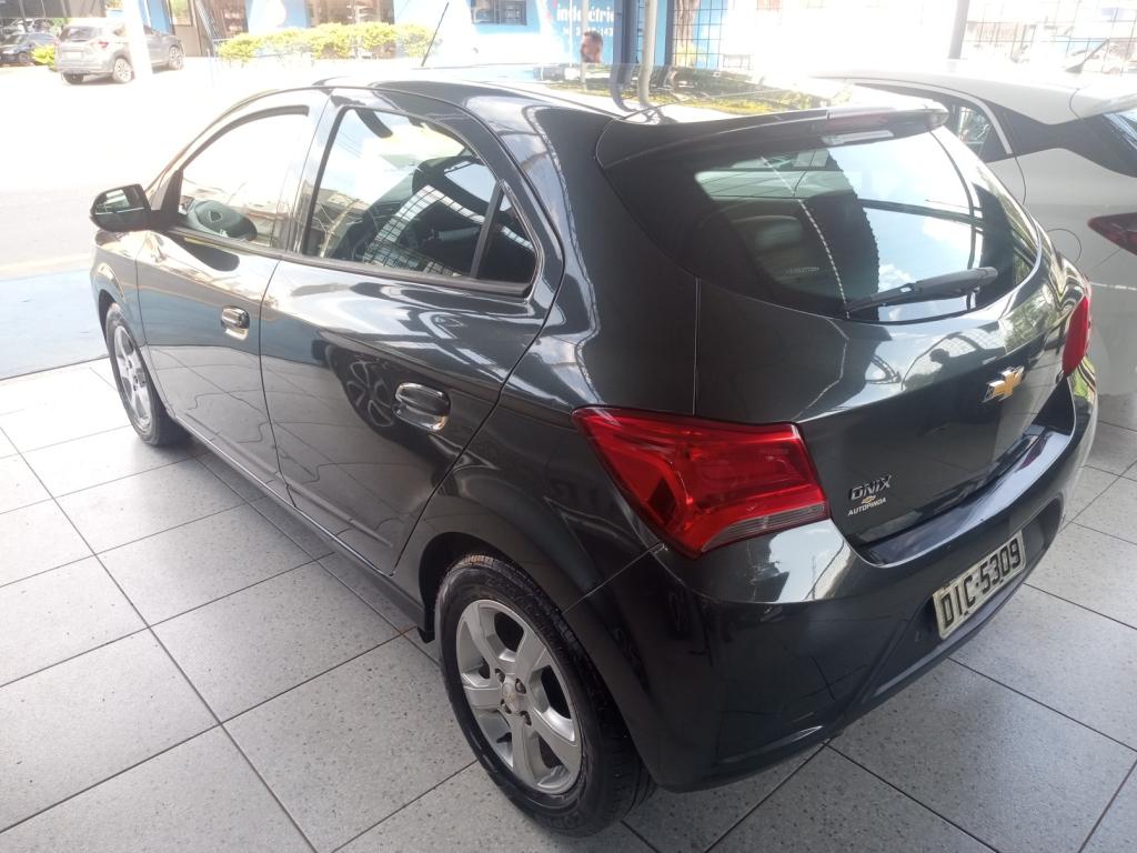CHEVROLET Onix Hatch - Foto
