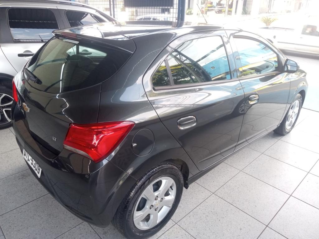 CHEVROLET Onix Hatch - Foto