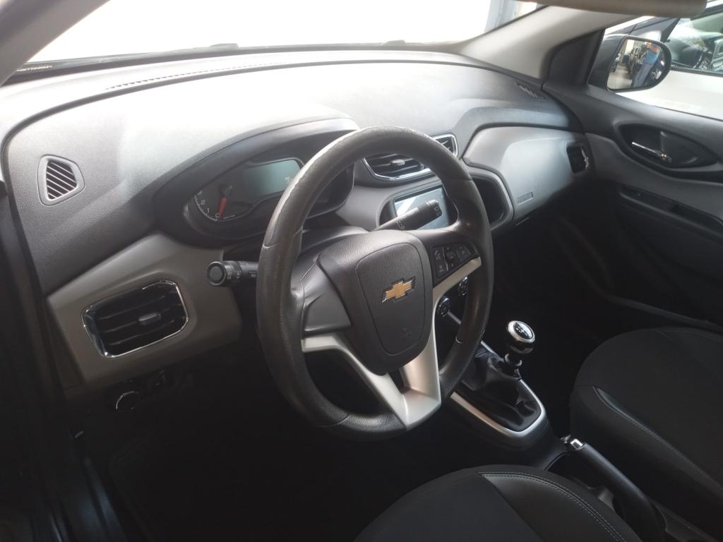CHEVROLET Onix Hatch - Foto