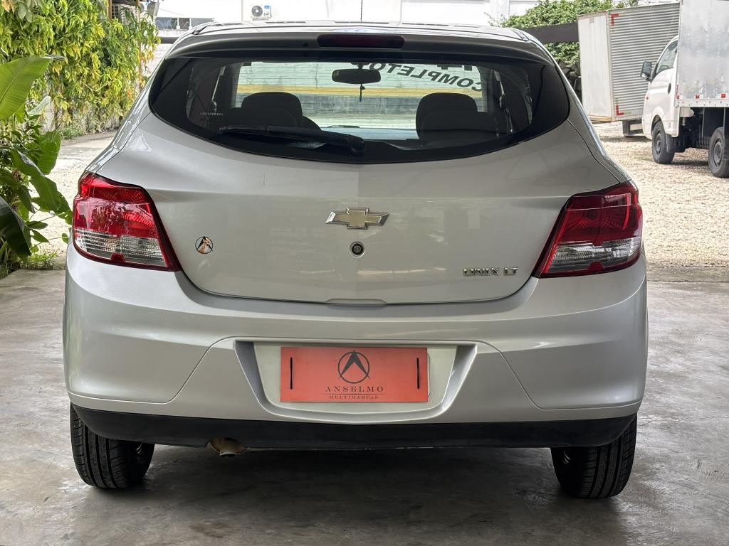 CHEVROLET Onix Hatch - Foto