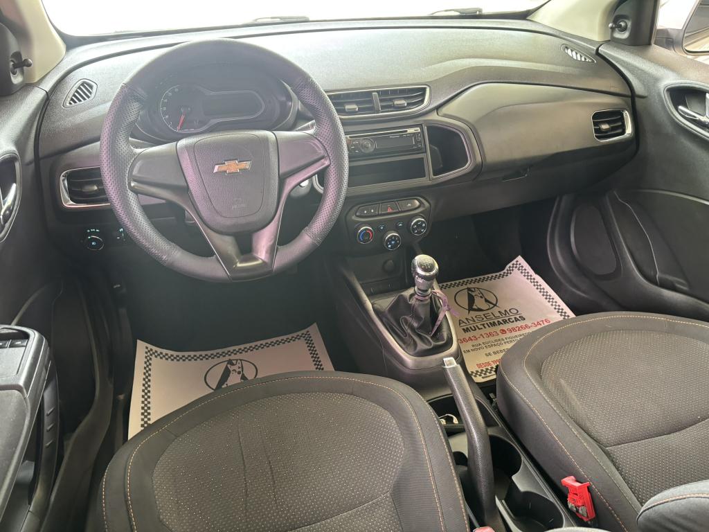 CHEVROLET Onix Hatch - Foto
