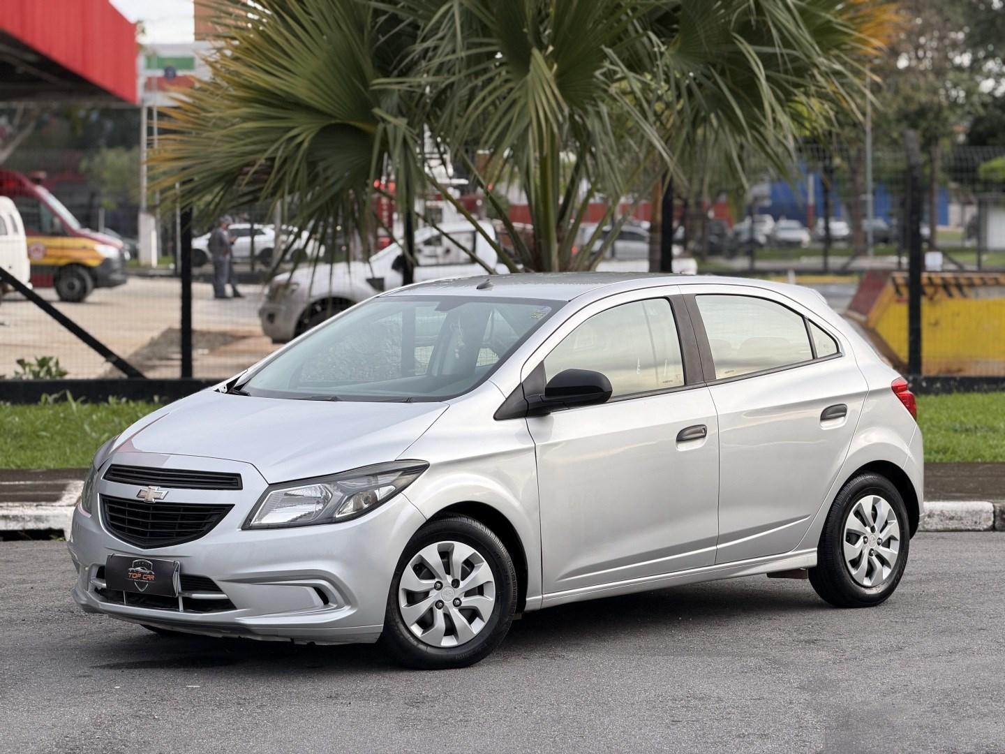 CHEVROLET Onix Hatch - Foto