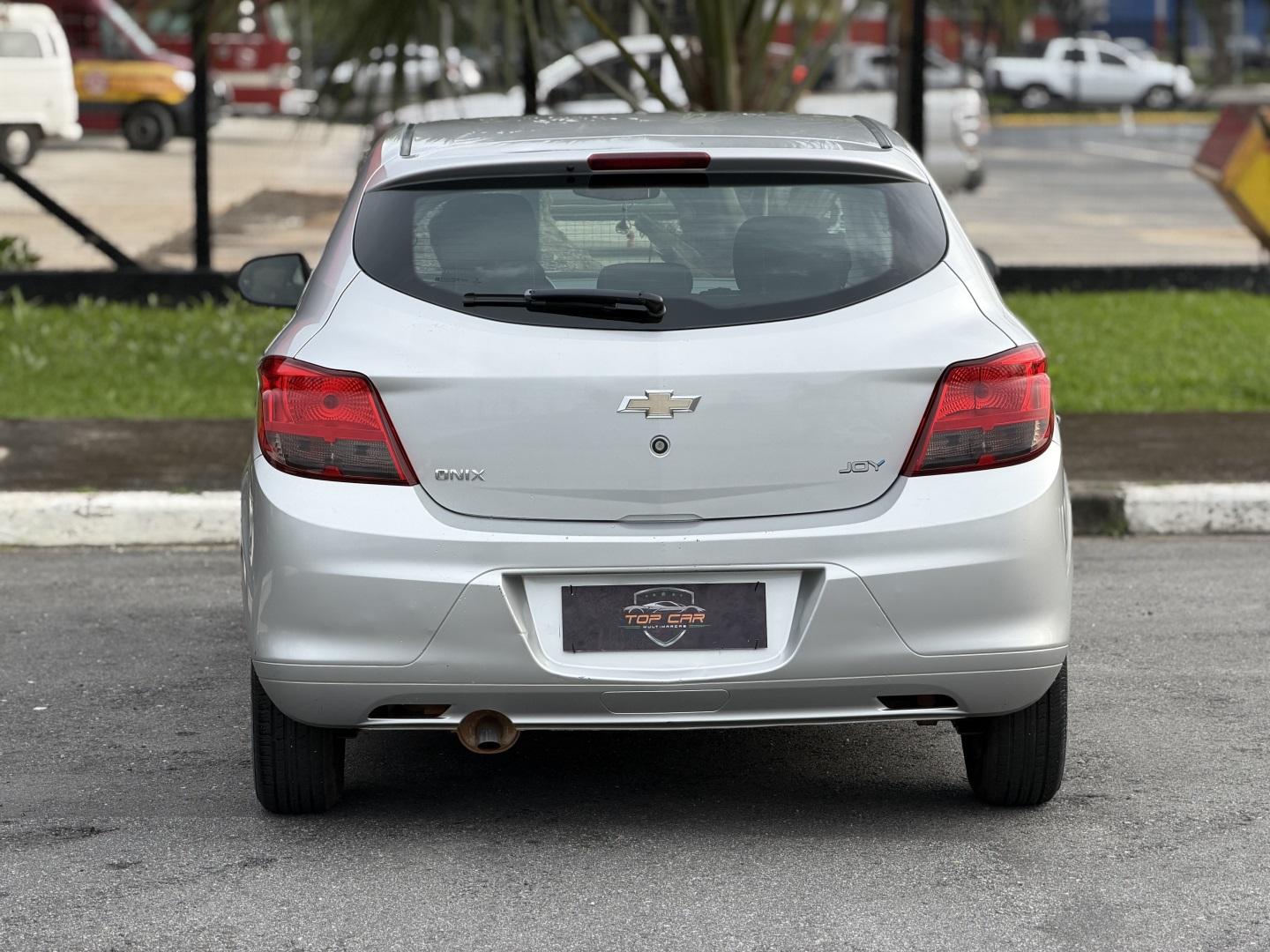 CHEVROLET Onix Hatch - Foto