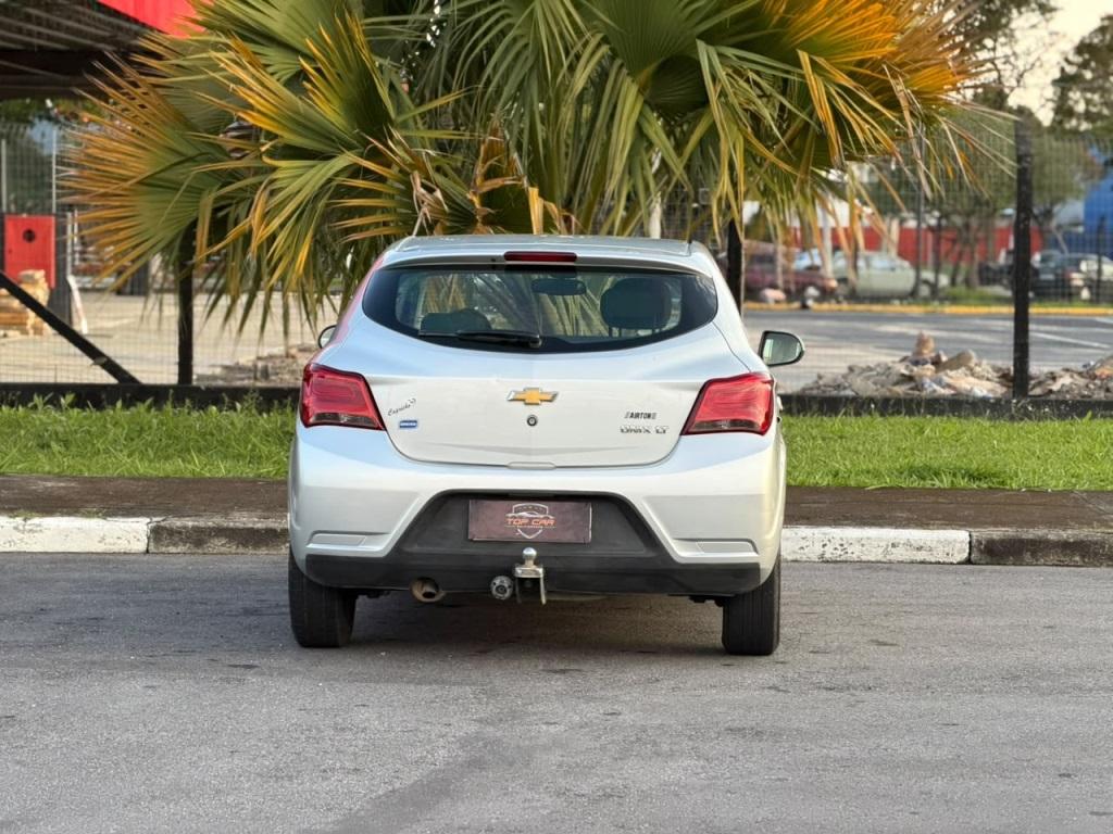 CHEVROLET Onix Sedan - Foto