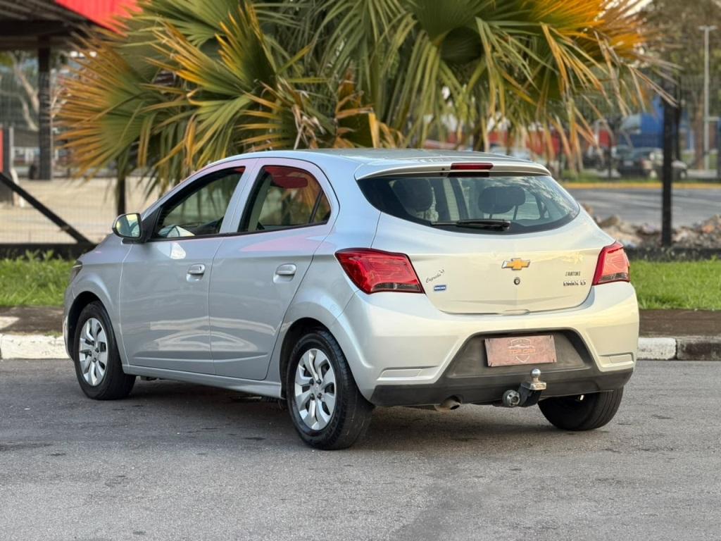 CHEVROLET Onix Sedan - Foto