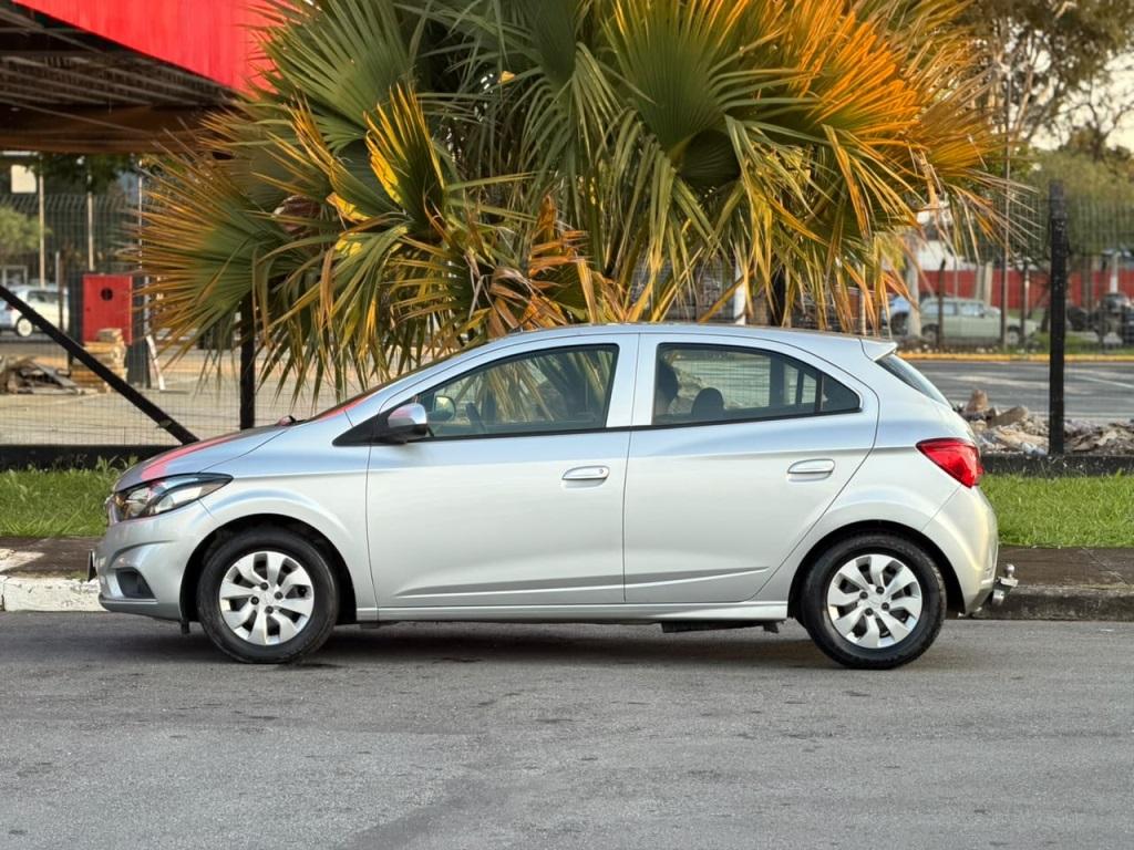 CHEVROLET Onix Sedan - Foto