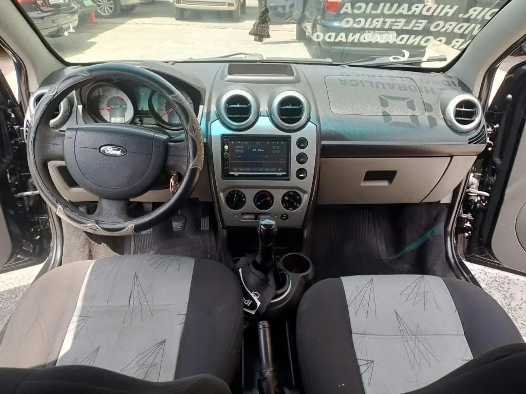 FORD Fiesta Hatch - Foto