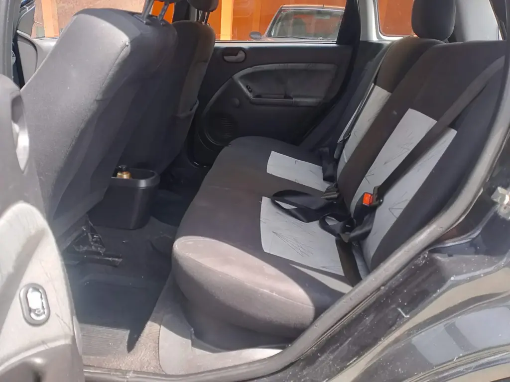 FORD Fiesta Hatch - Foto