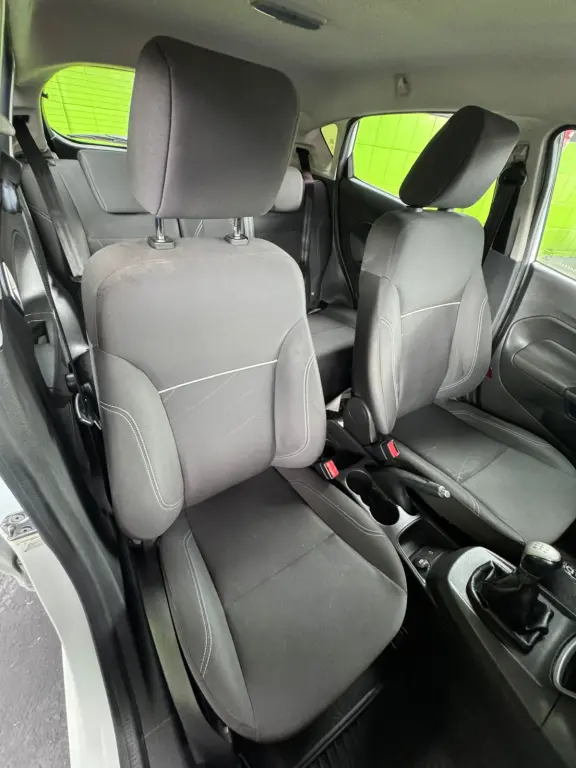 FORD Fiesta Hatch - Foto