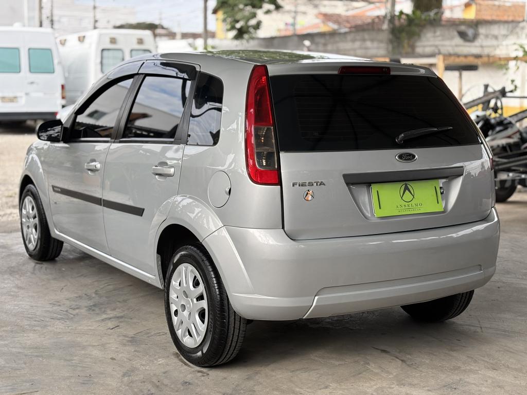 FORD Fiesta Hatch - Foto