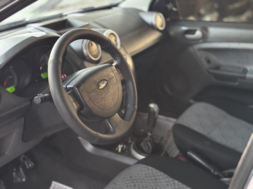 FORD Fiesta Hatch - Foto