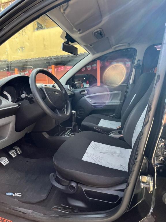 FORD Fiesta Hatch - Foto