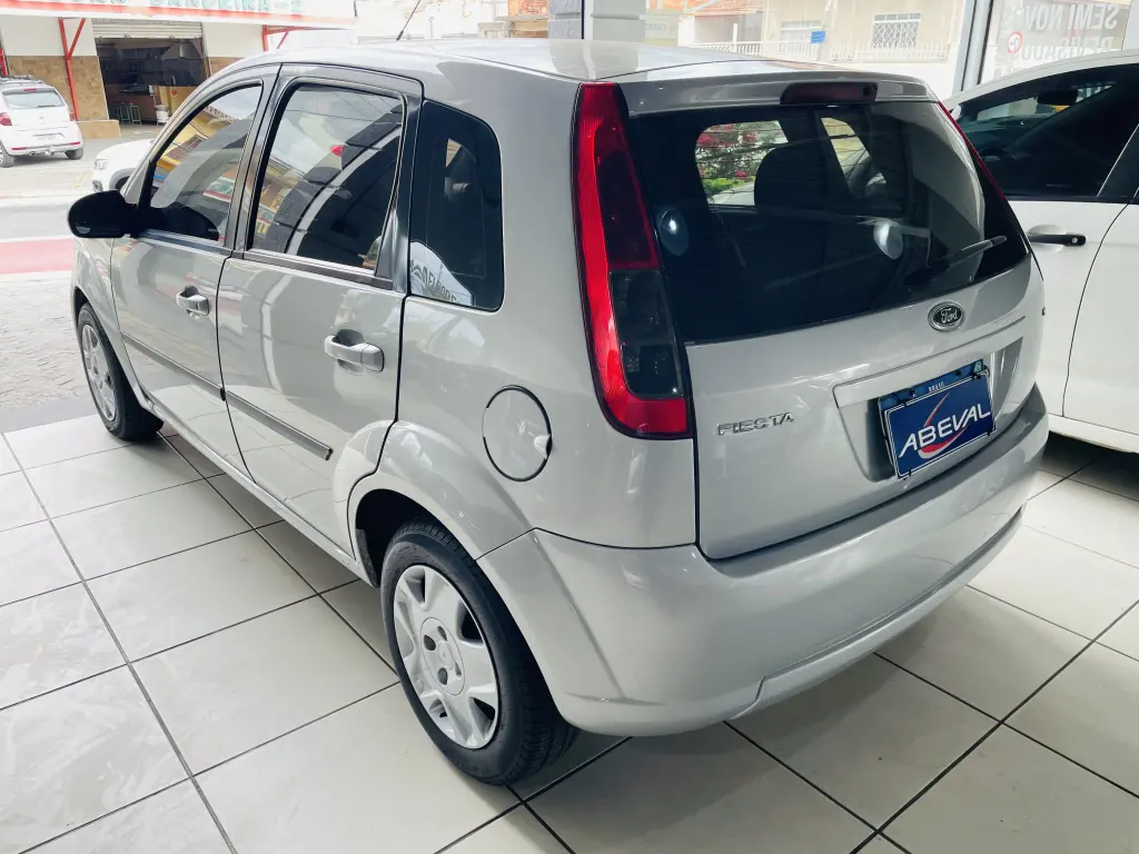 FORD Fiesta Hatch - Foto