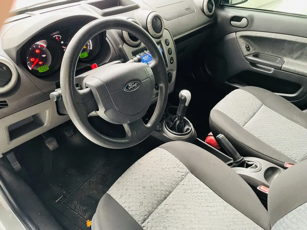 FORD Fiesta Hatch - Foto