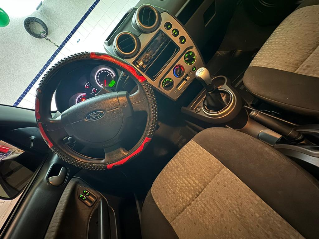 FORD Fiesta Sedan - Foto