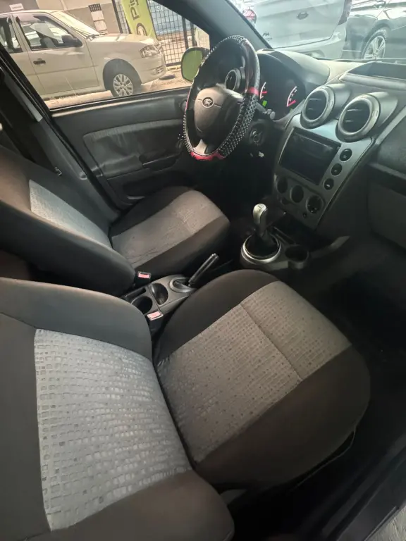 FORD Fiesta Sedan - Foto