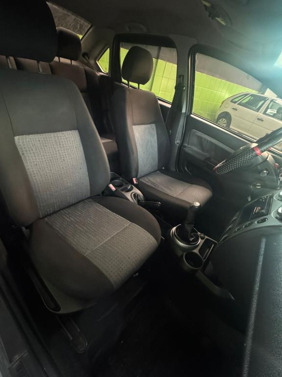 FORD Fiesta Sedan - Foto