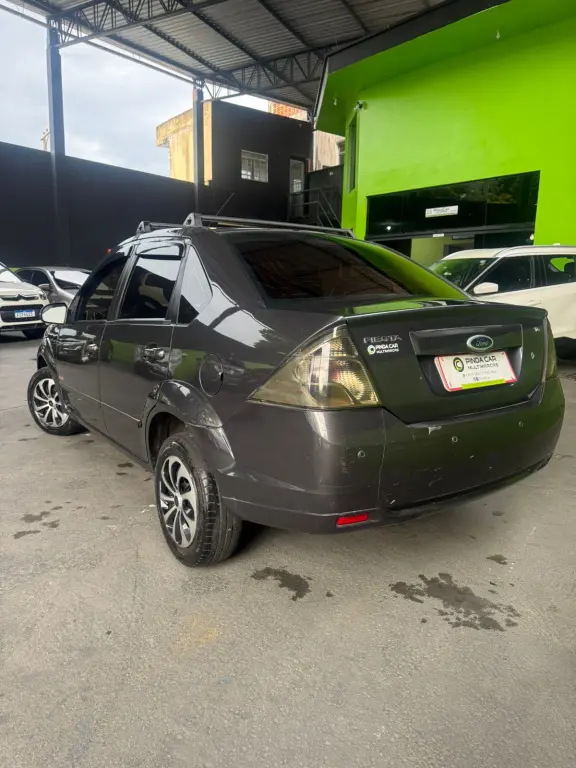FORD Fiesta Sedan - Foto
