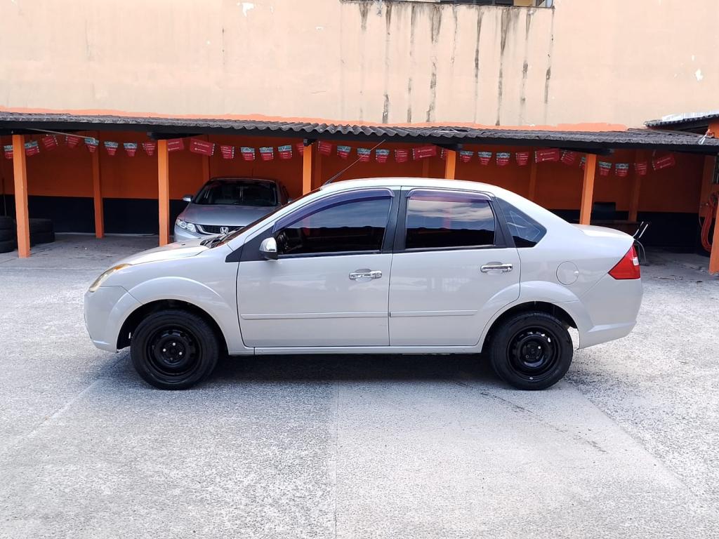 FORD Fiesta Sedan - Foto
