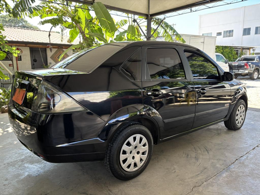 FORD Fiesta Sedan - Foto